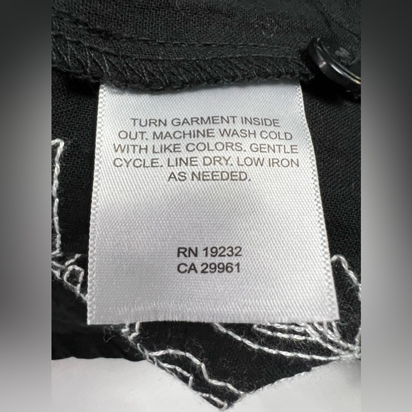 Alfred Dunner Women Summer In the City Embroidered Top - Picture 12 of 12